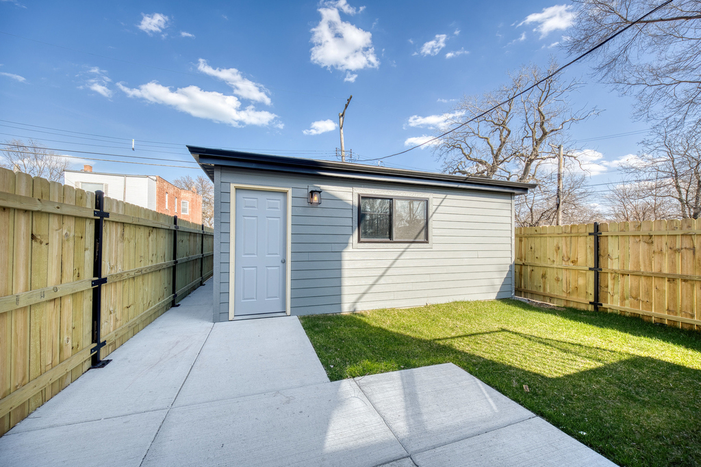 6639 S Langley Avenue - Photo 13
