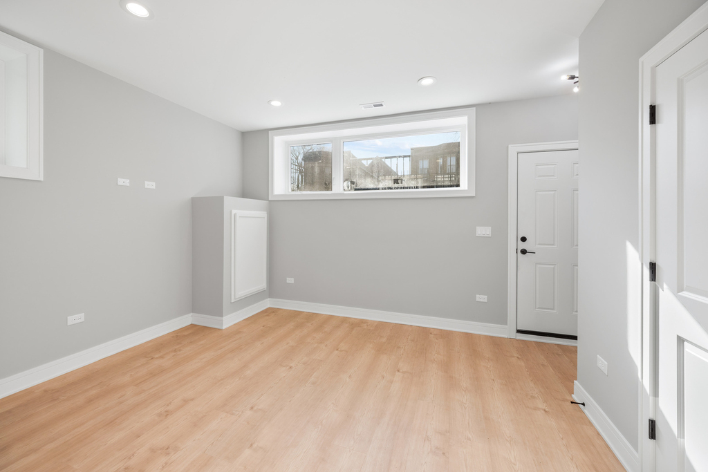 6639 S Langley Avenue - Photo 5