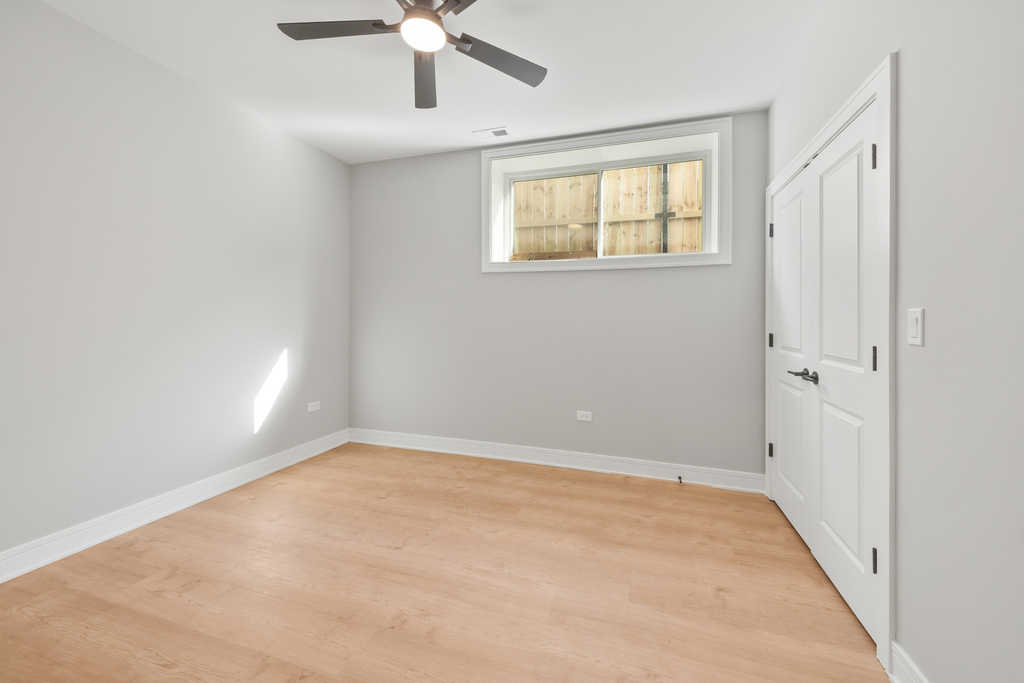 6639 S Langley Avenue - Photo 9
