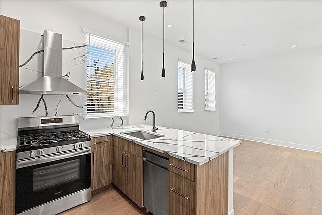 1236 W Hubbard Street - Photo 3