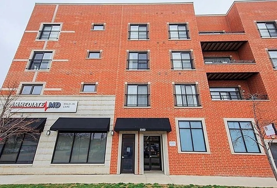 2352 W Byron Street - Photo 0