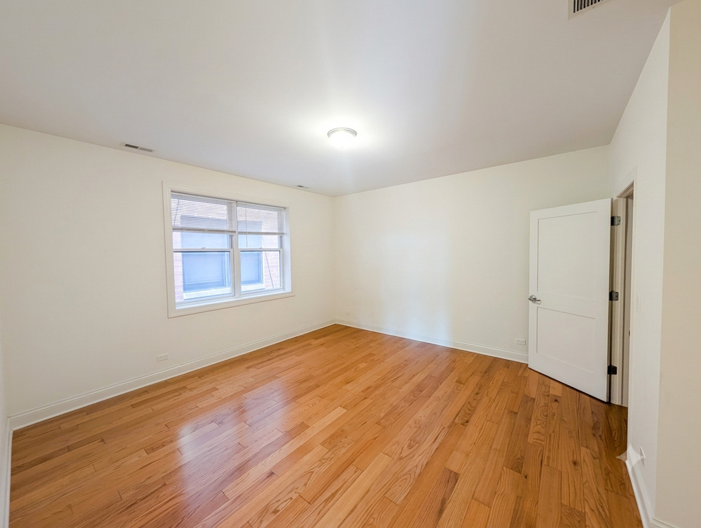 2352 W Byron Street - Photo 18