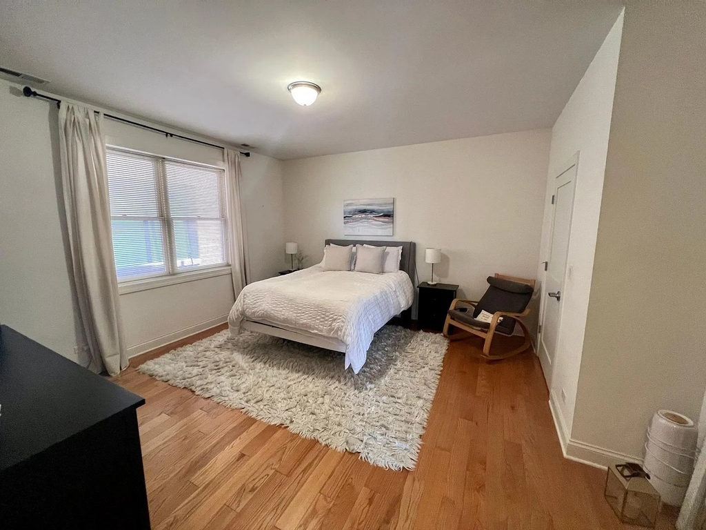 2352 W Byron Street - Photo 22