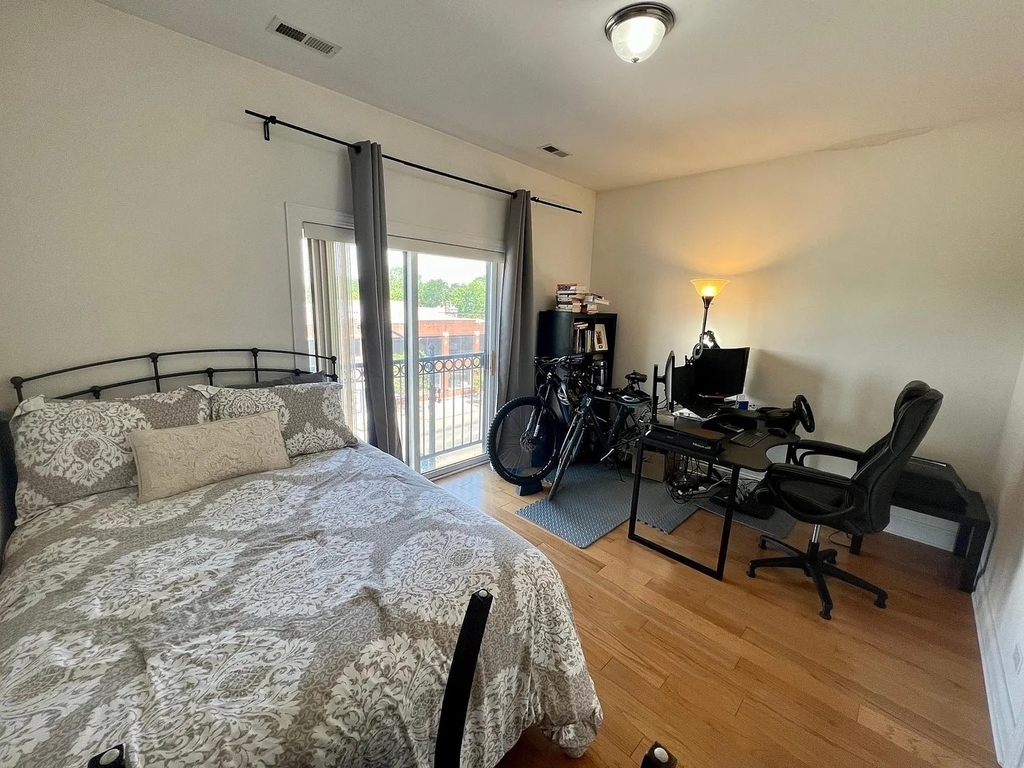 2352 W Byron Street - Photo 16