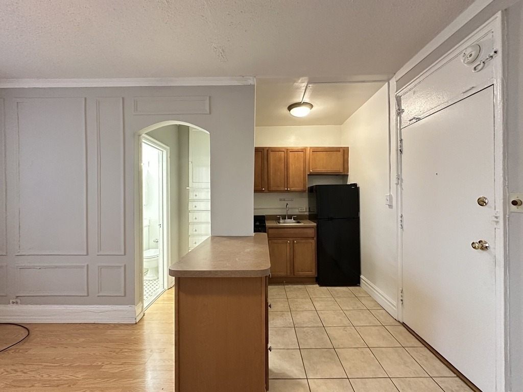 434 W Wellington Avenue - Photo 1