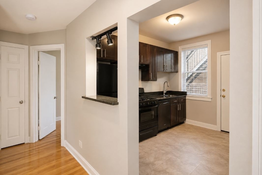 3221 W Division Street - Photo 3