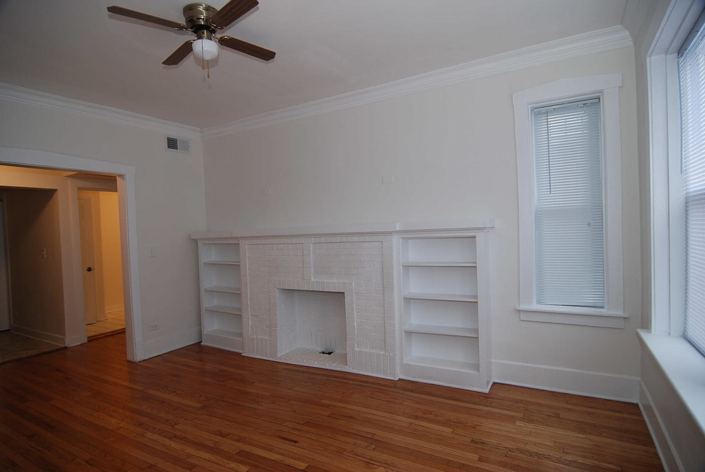 3221 W Division Street - Photo 2