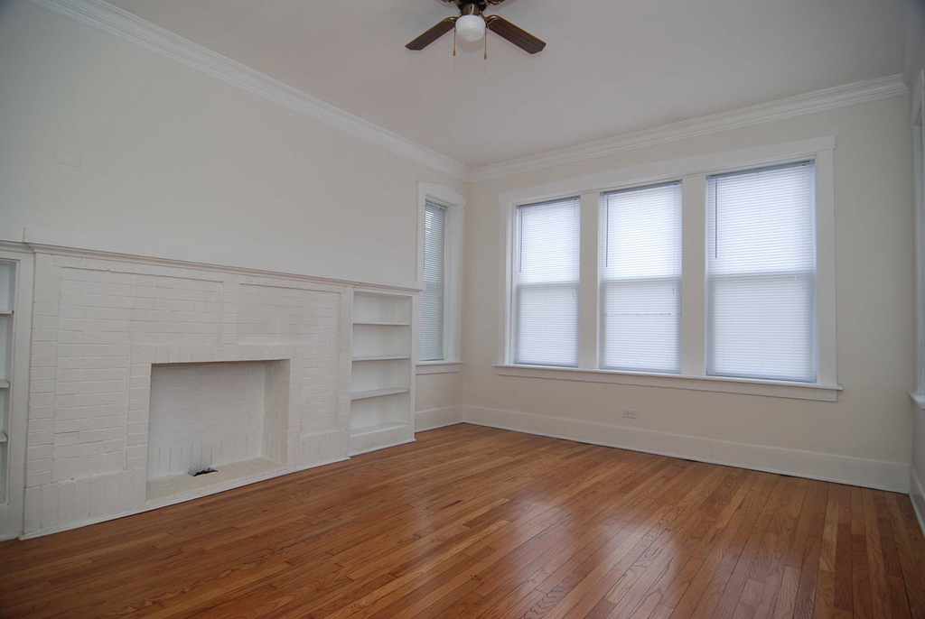 3221 W Division Street - Photo 3