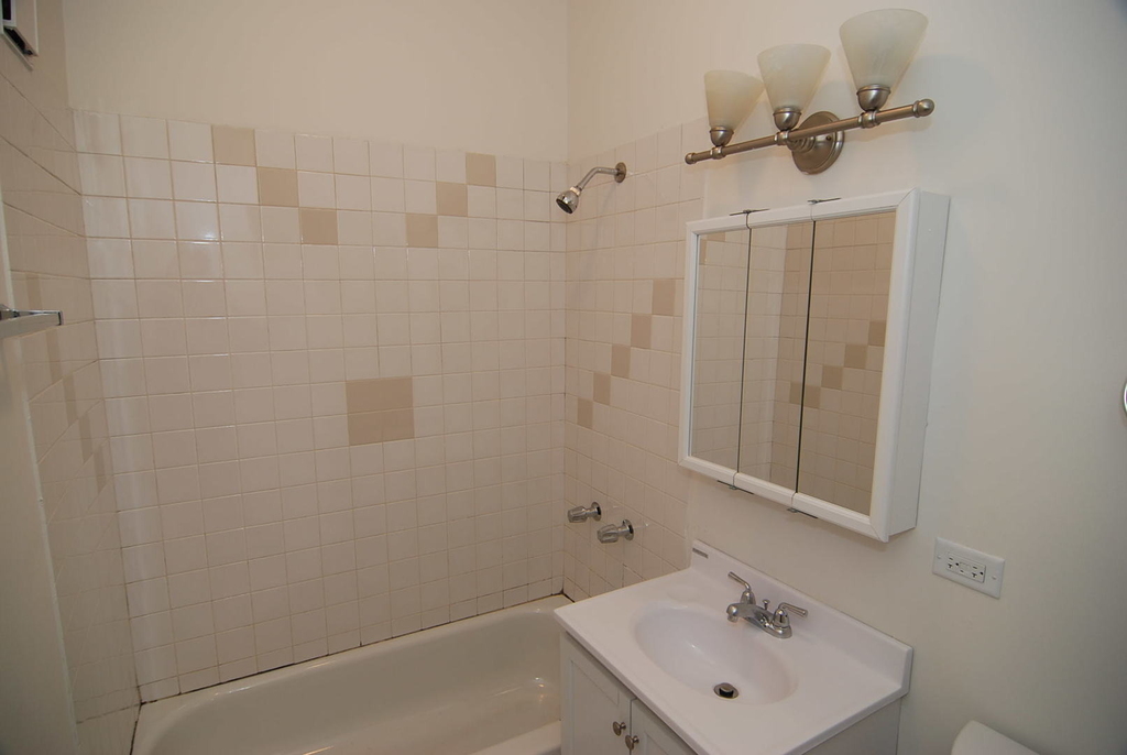 3221 W Division Street - Photo 5