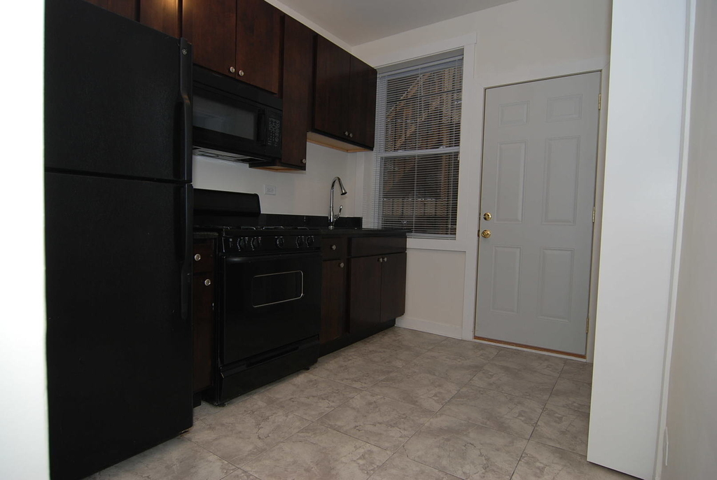 3221 W Division Street - Photo 8