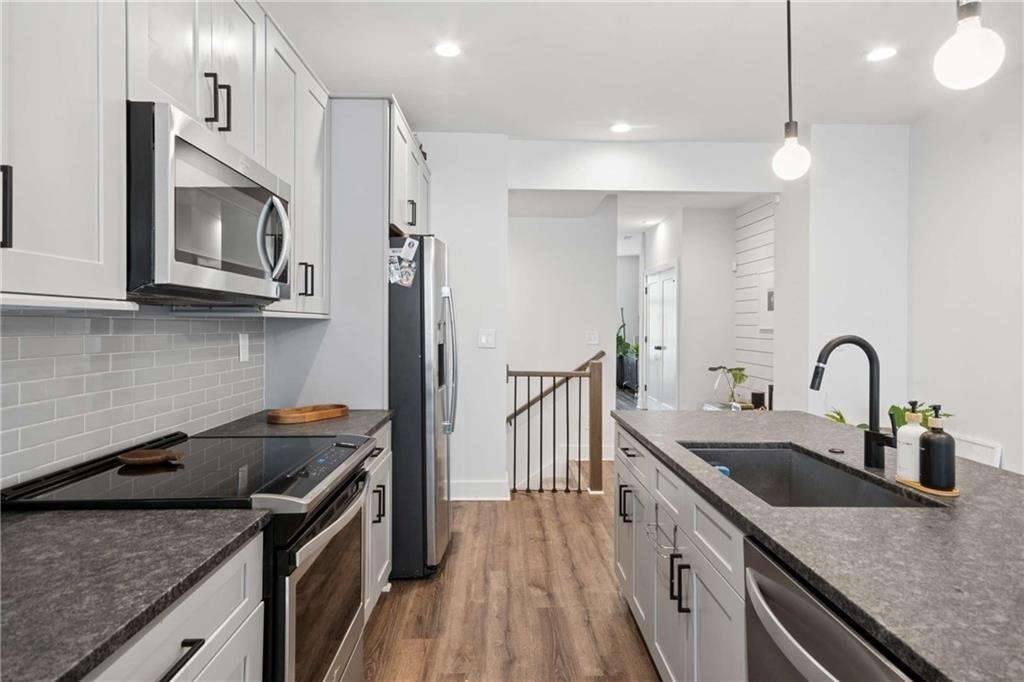1350 May Avenue Se - Photo 7