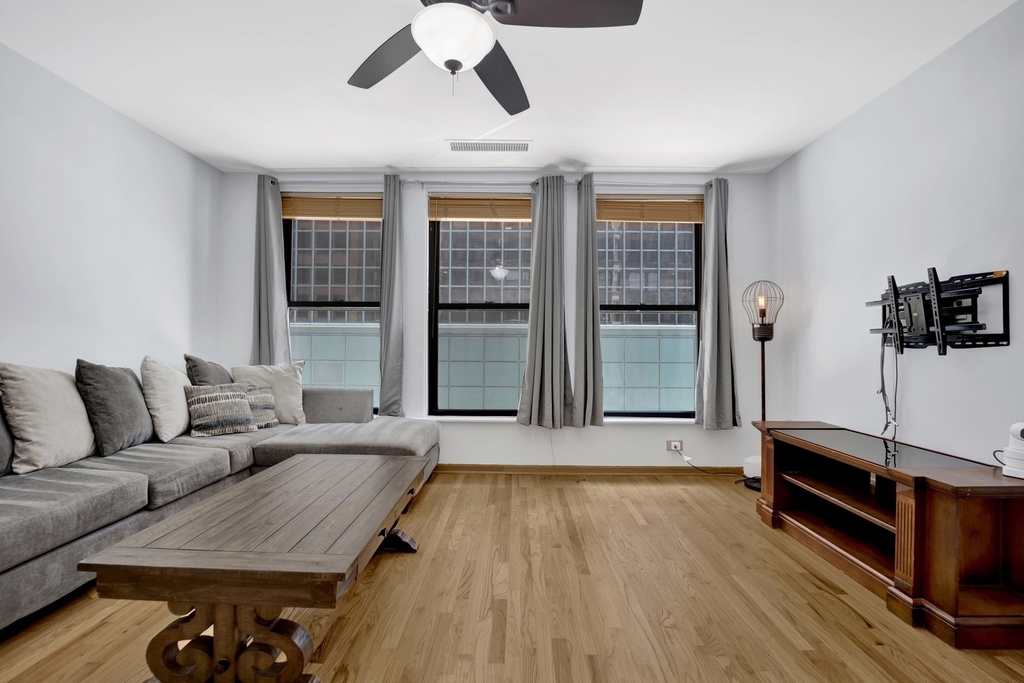 431 S Dearborn Street - Photo 3