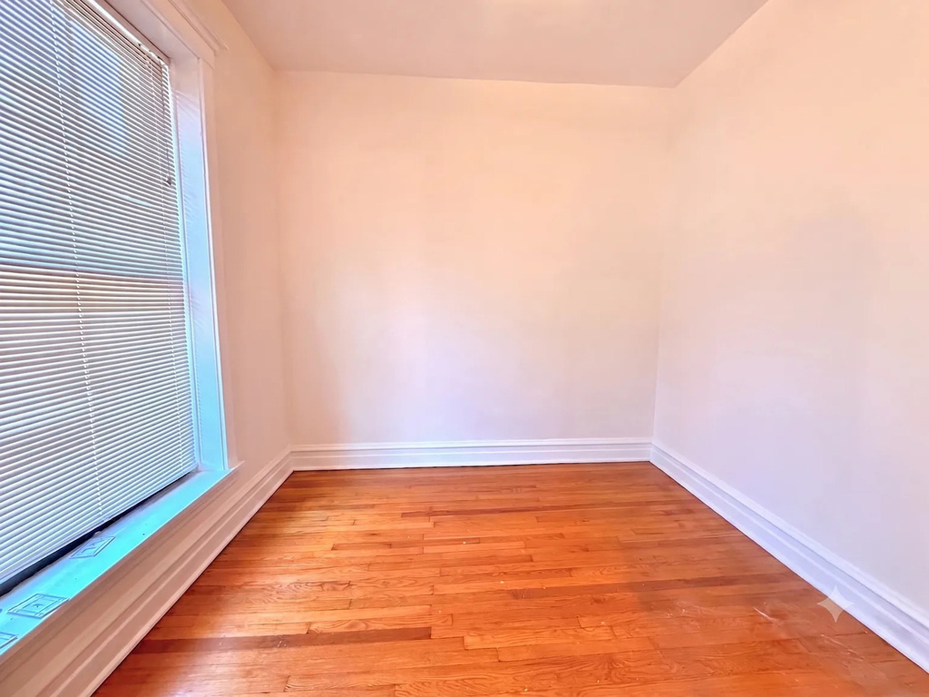 2535 W Eastwood Avenue - Photo 4
