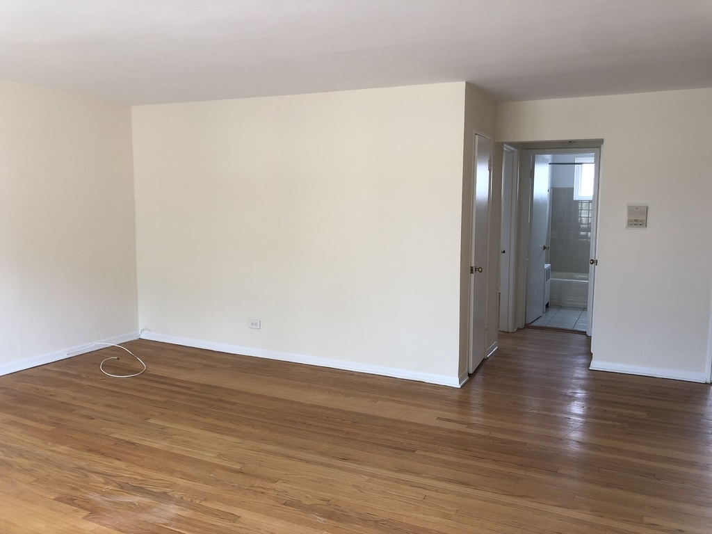 6130 N Seeley Avenue - Photo 2