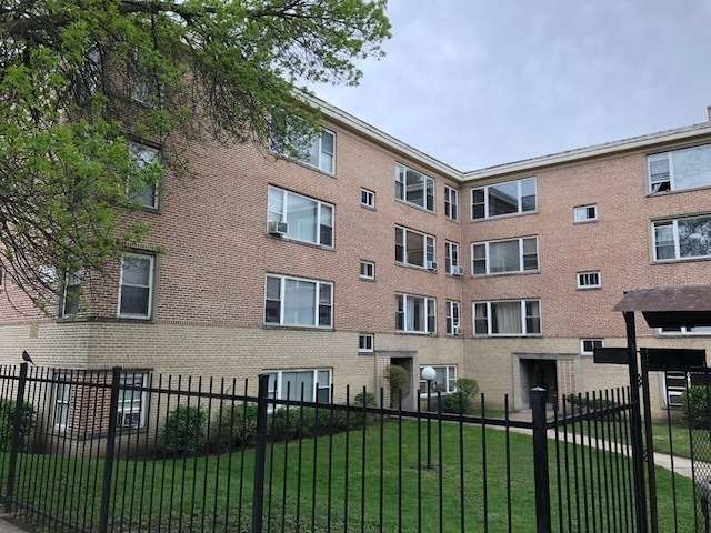 6130 N Seeley Avenue - Photo 0