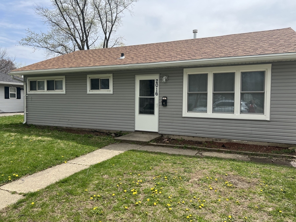 2016 Capri Avenue - Photo 1