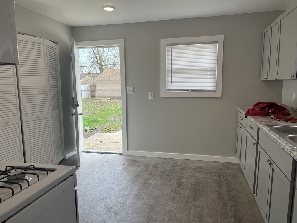 2016 Capri Avenue - Photo 6