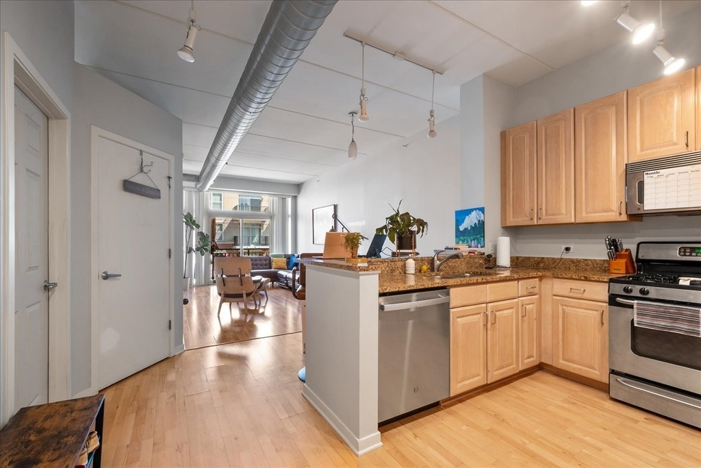 647 Metropolitan Way - Photo 7
