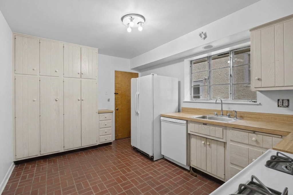 934 Yale Street - Photo 7