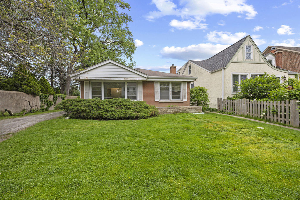 934 Yale Street - Photo 0