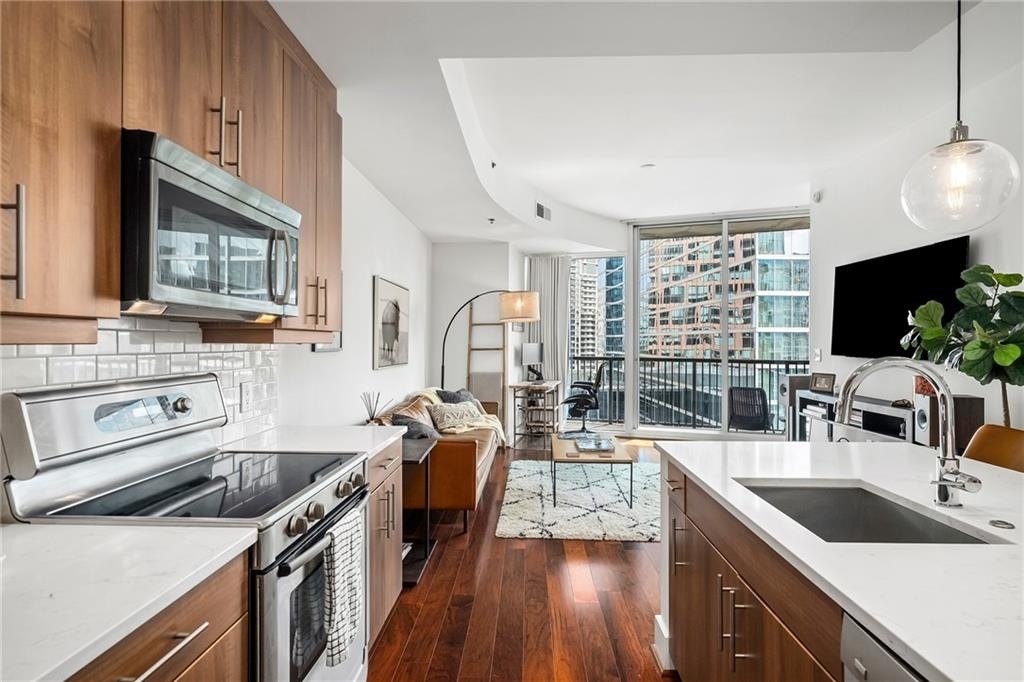 1080 Peachtree Street Ne - Photo 3