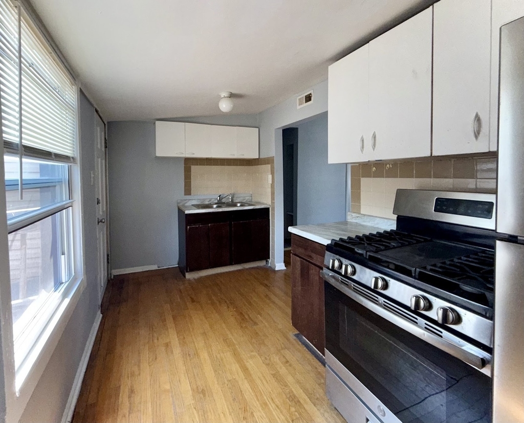 2531 N Tripp Avenue - Photo 2