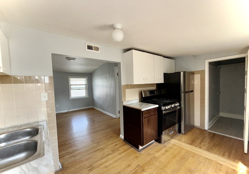 2531 N Tripp Avenue - Photo 3