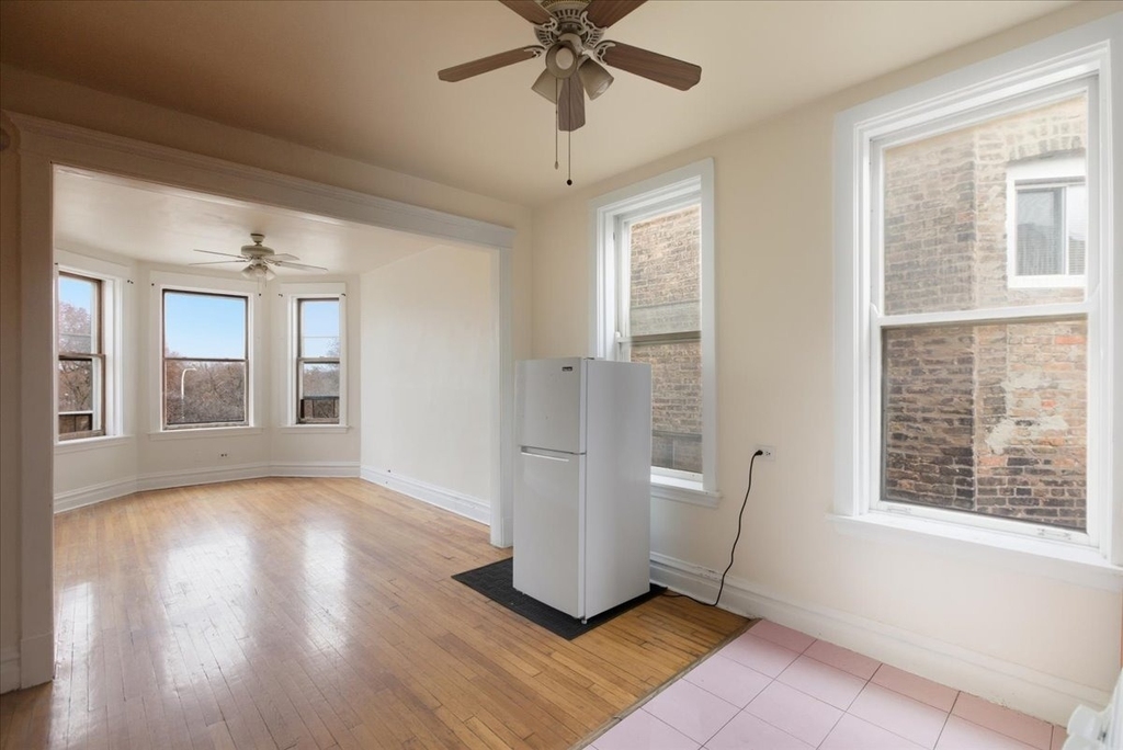 3133 W Augusta Boulevard - Photo 3