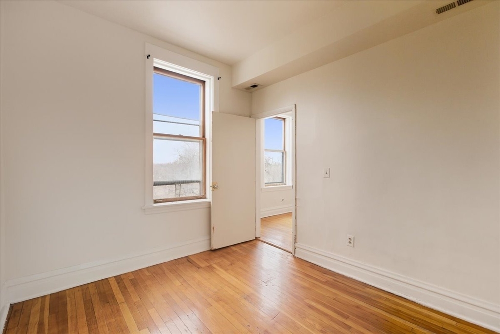 3133 W Augusta Boulevard - Photo 2