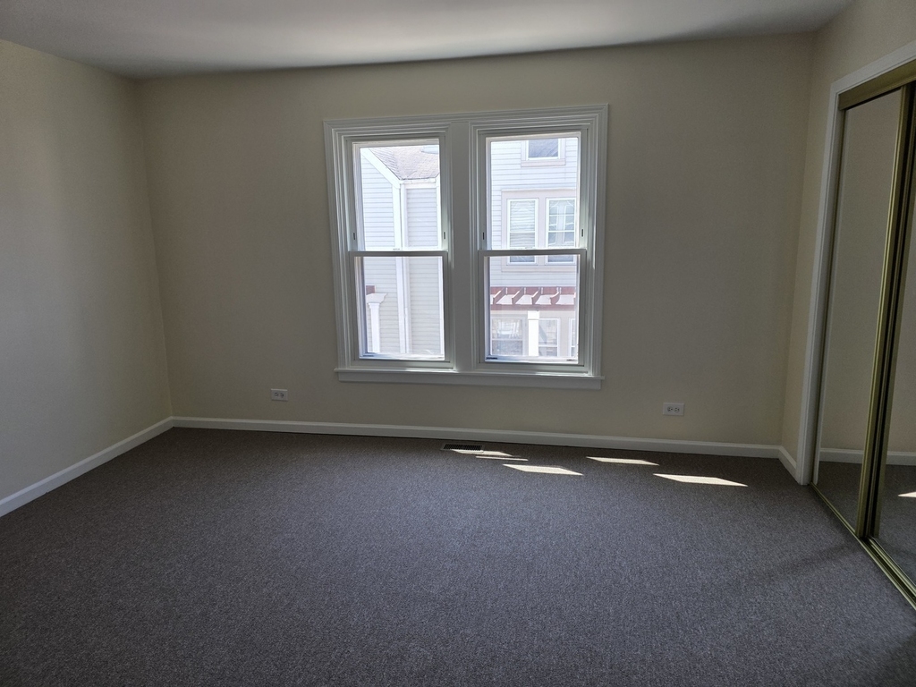 221 N Walnut Street - Photo 8