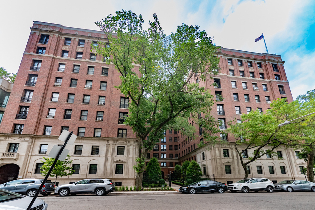 400 W Deming Place - Photo 0