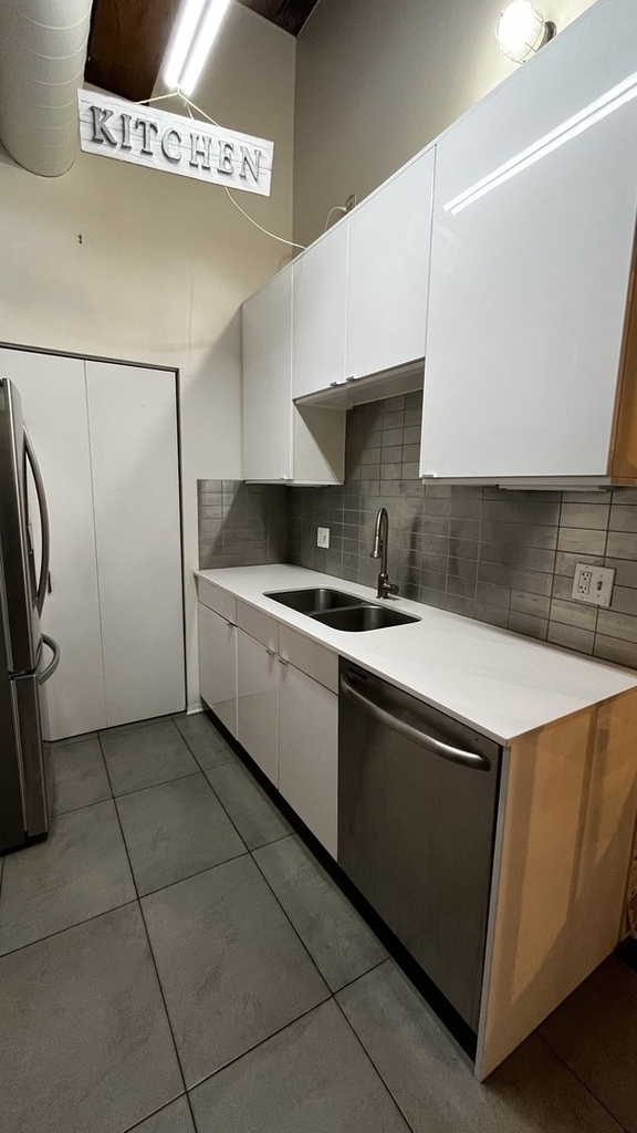 331 S Peoria Street - Photo 9
