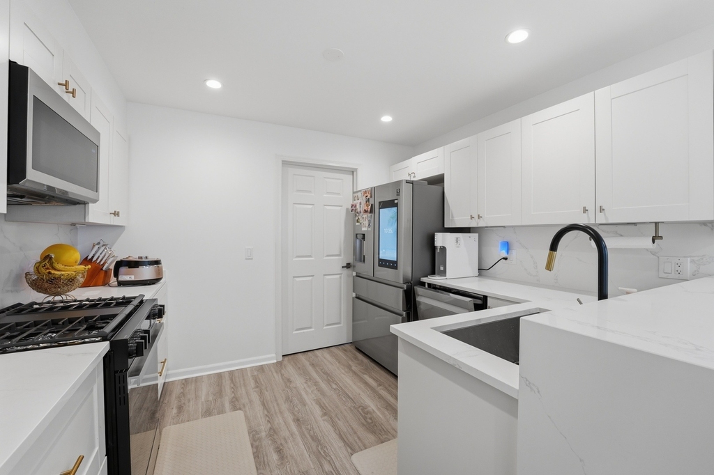 1117 Hawthorne Lane - Photo 15