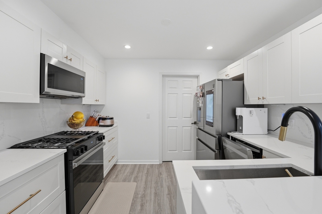 1117 Hawthorne Lane - Photo 17