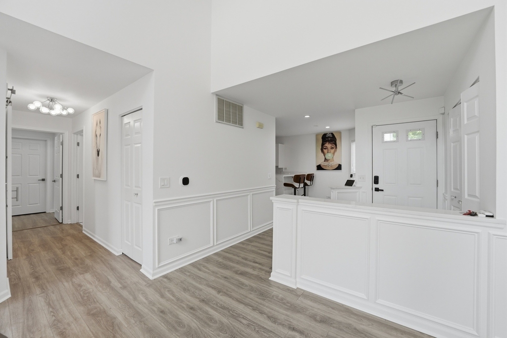 1117 Hawthorne Lane - Photo 3