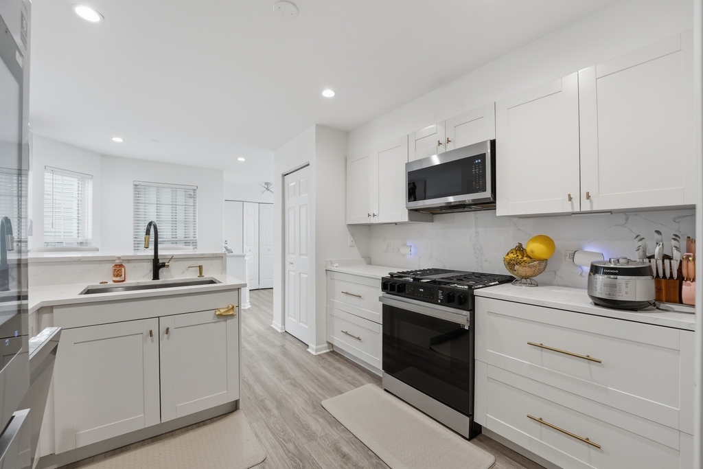 1117 Hawthorne Lane - Photo 18