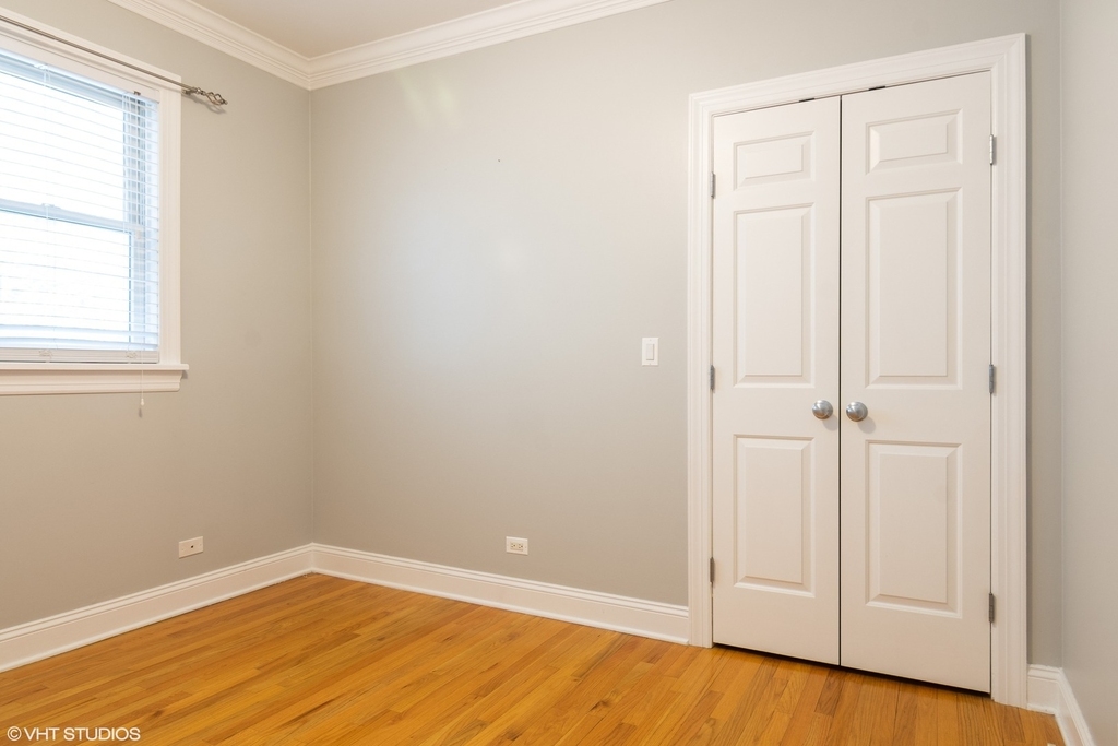 906 W Barry Avenue - Photo 11
