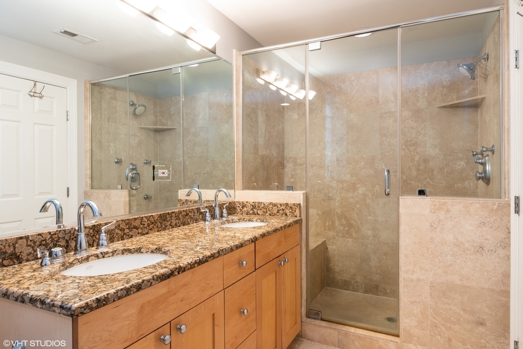 906 W Barry Avenue - Photo 9