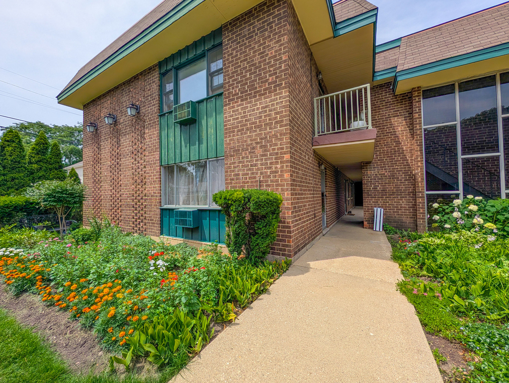 444 S Spring Road - Photo 2