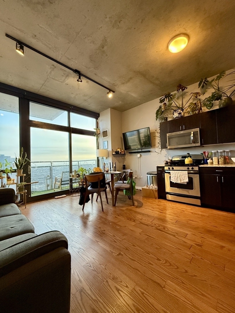 235 W Van Buren Street - Photo 11