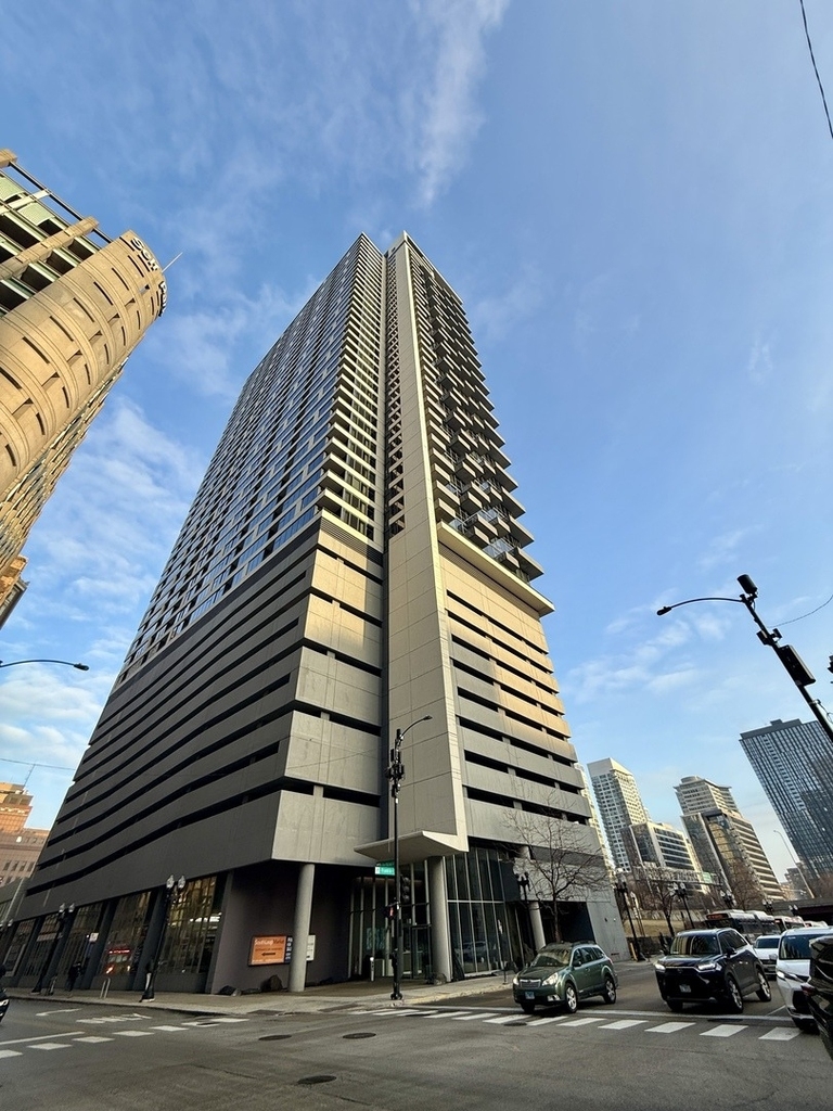 235 W Van Buren Street - Photo 0