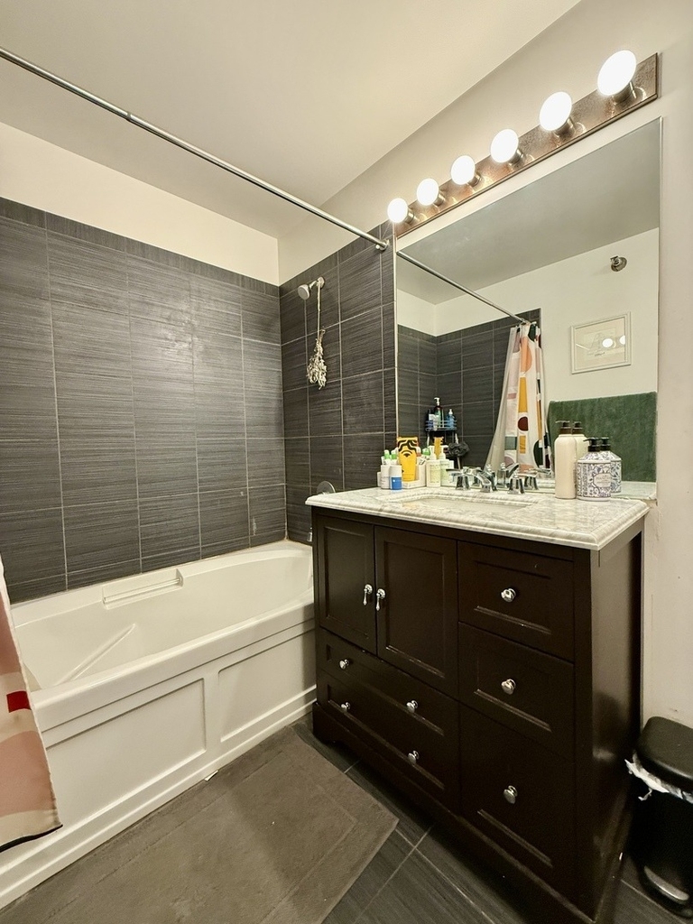 235 W Van Buren Street - Photo 5
