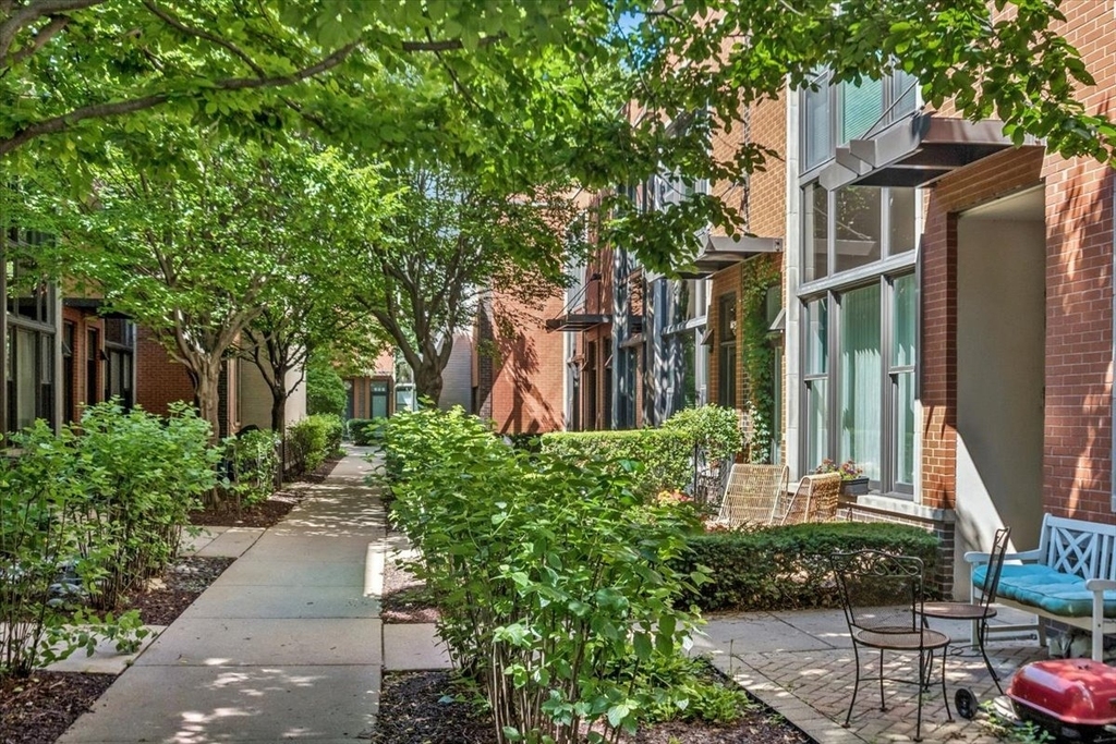 960 N Crosby Street - Photo 16