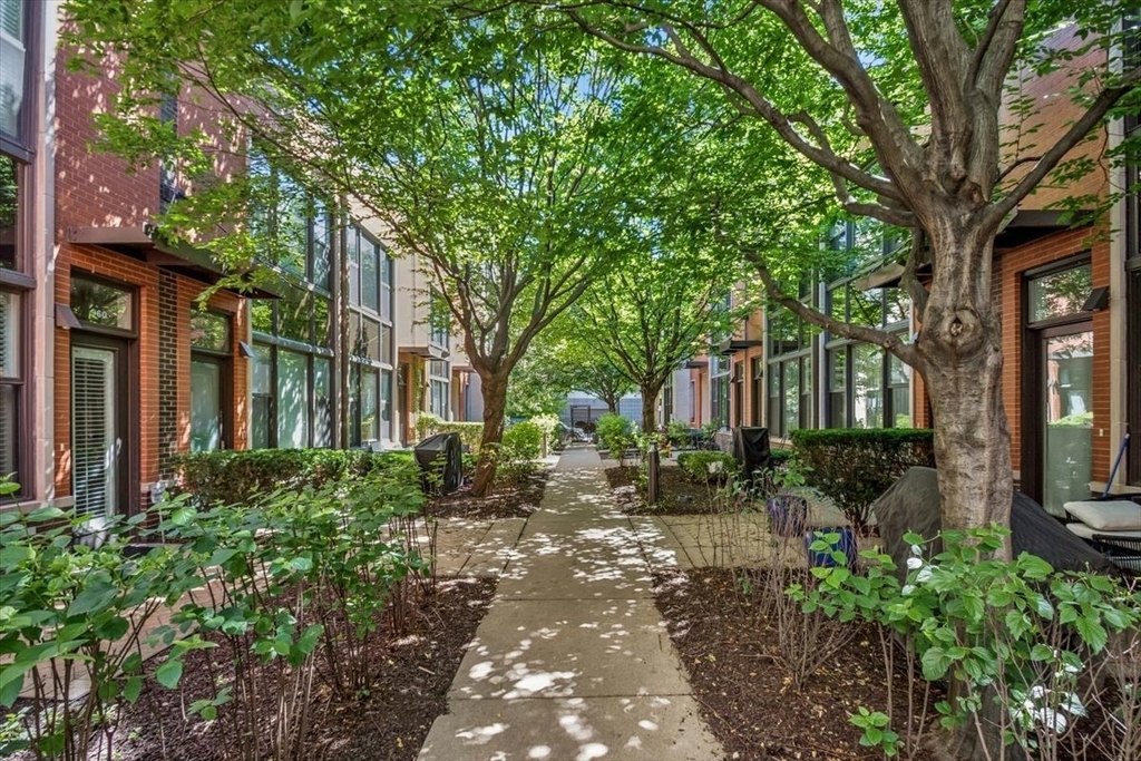960 N Crosby Street - Photo 1