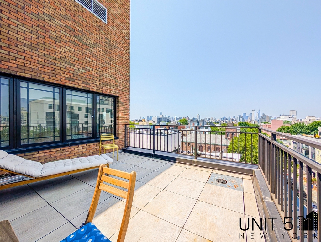 319 Graham Avenue - Photo 8
