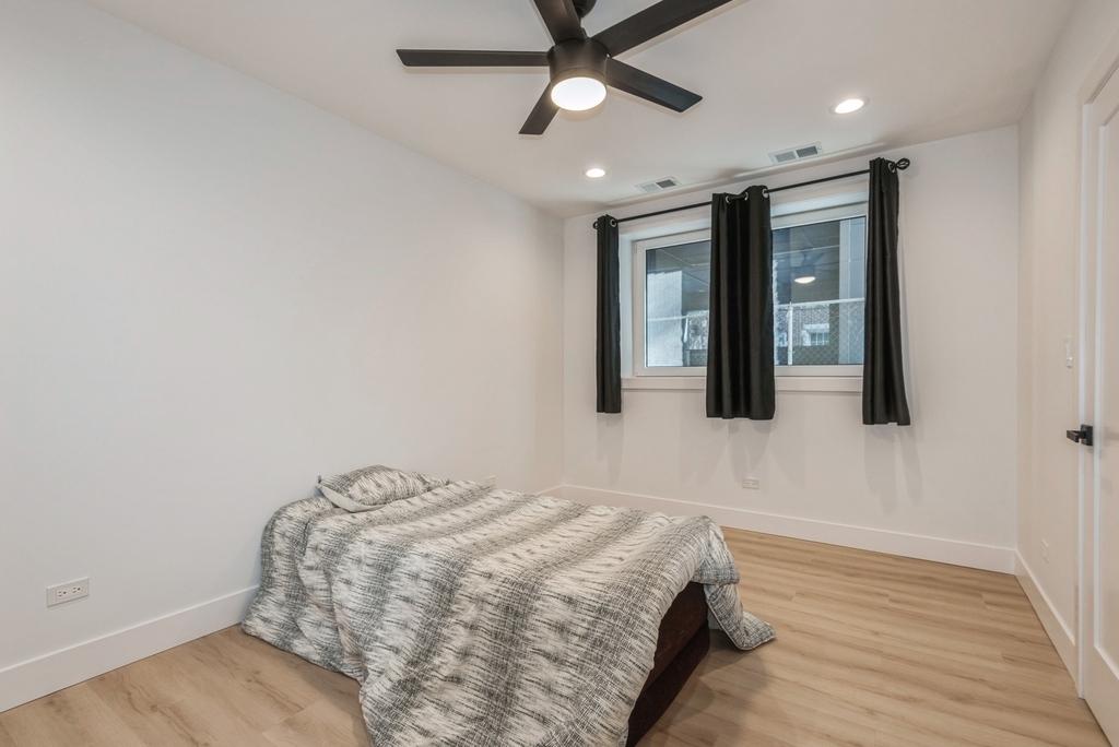 1535 W Estes Avenue - Photo 19