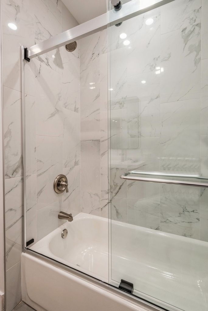 1535 W Estes Avenue - Photo 16