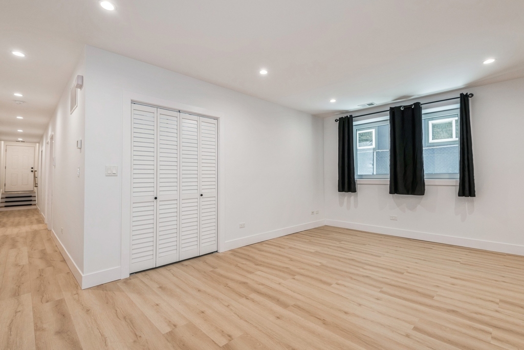 1535 W Estes Avenue - Photo 4