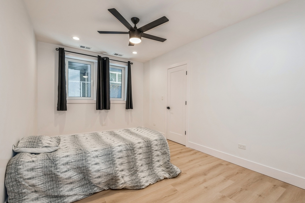 1535 W Estes Avenue - Photo 18