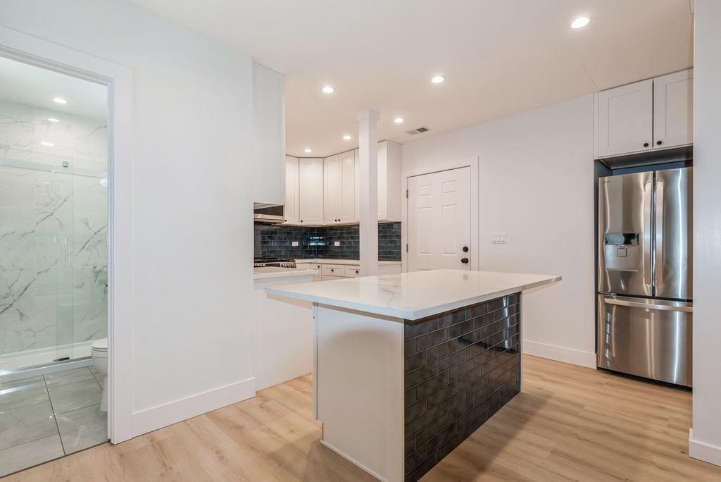 1535 W Estes Avenue - Photo 7
